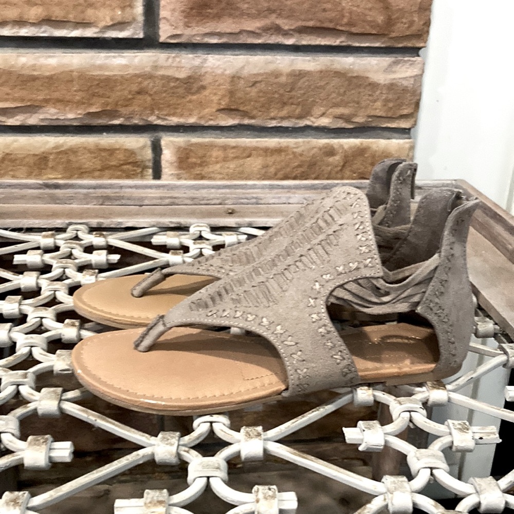 Altar’d state sandals 8.5